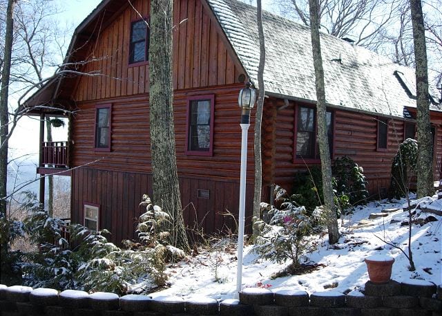 A log cabin in Gatlinburg covered in snow.