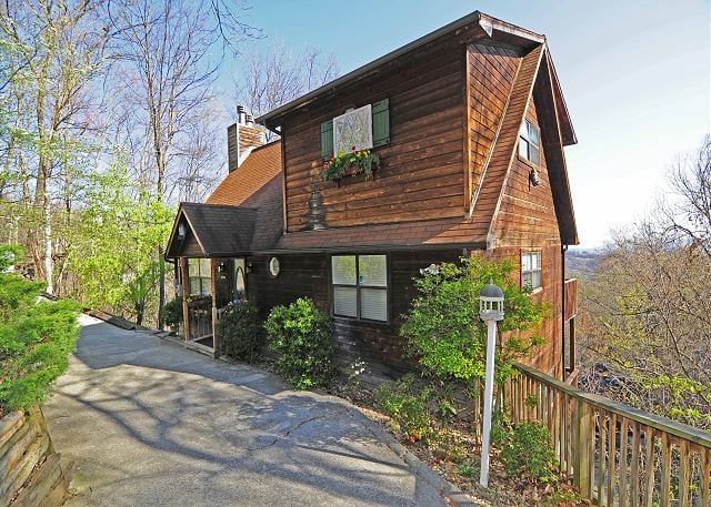 pet friendly cabin in gatlinburg