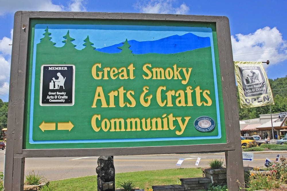 gatlinburg arts and crafts community in east tennessee