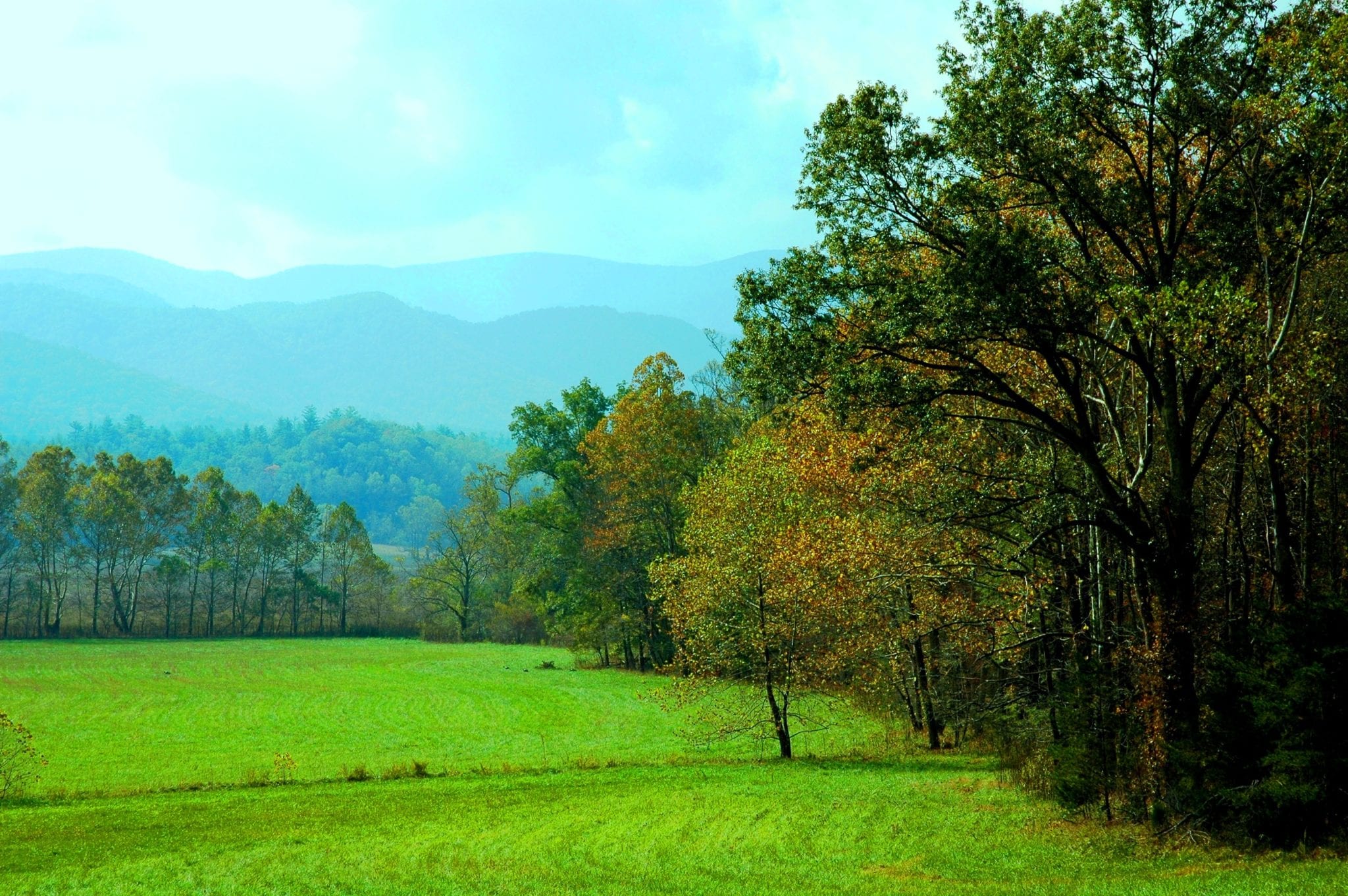 cades cove with mountains