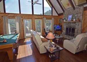 cozy bear smoky mountain luxury cabin
