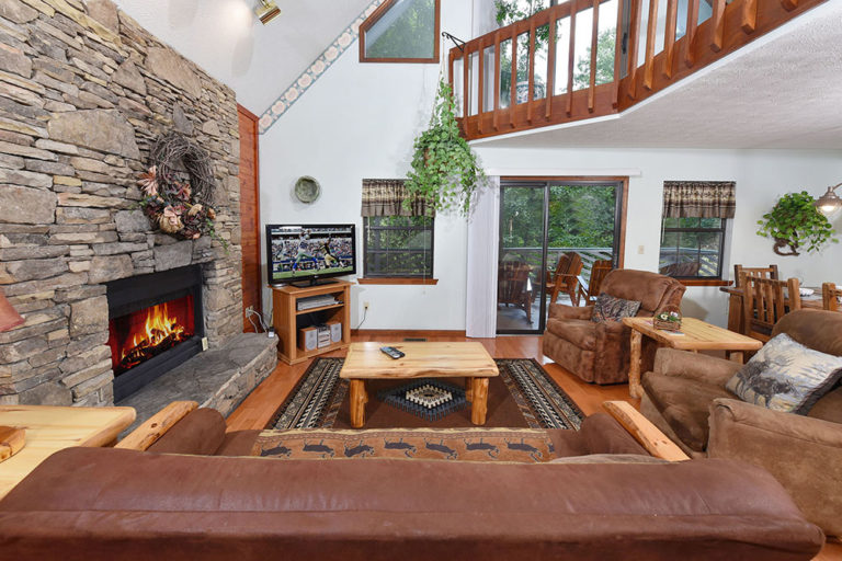 Gatlinburg - Bonnie and Clyde - Living Room