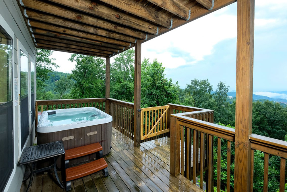 gatlinburg-cabin-among-the-clouds-chalet-village-feature