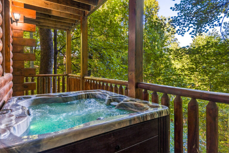 Gatlinburg Smoky Getaway Featured