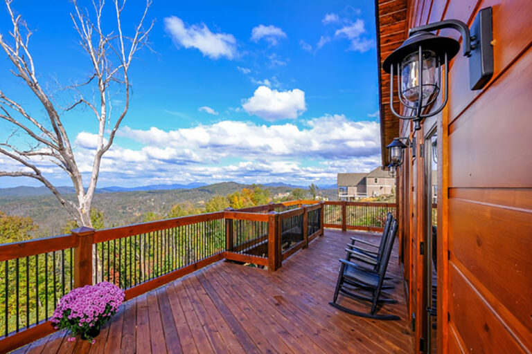 gatlinburg-looking-glass-exterior-feature