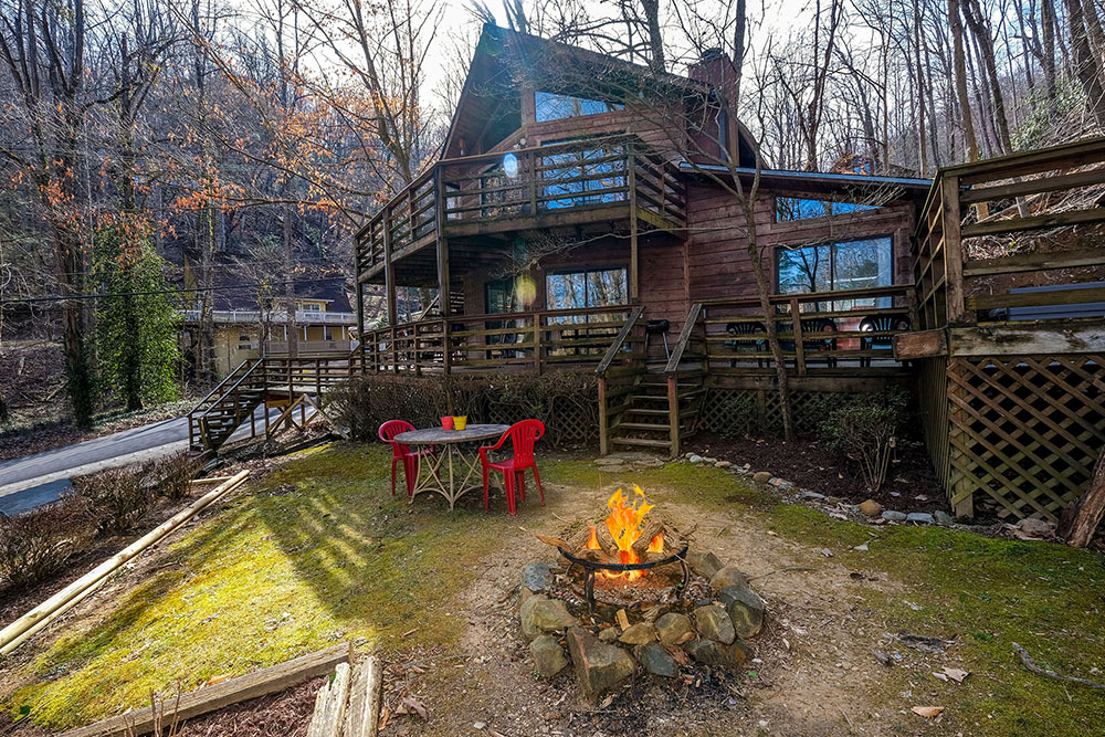 Gatlinburg - Cabin On the Creek - Exterior