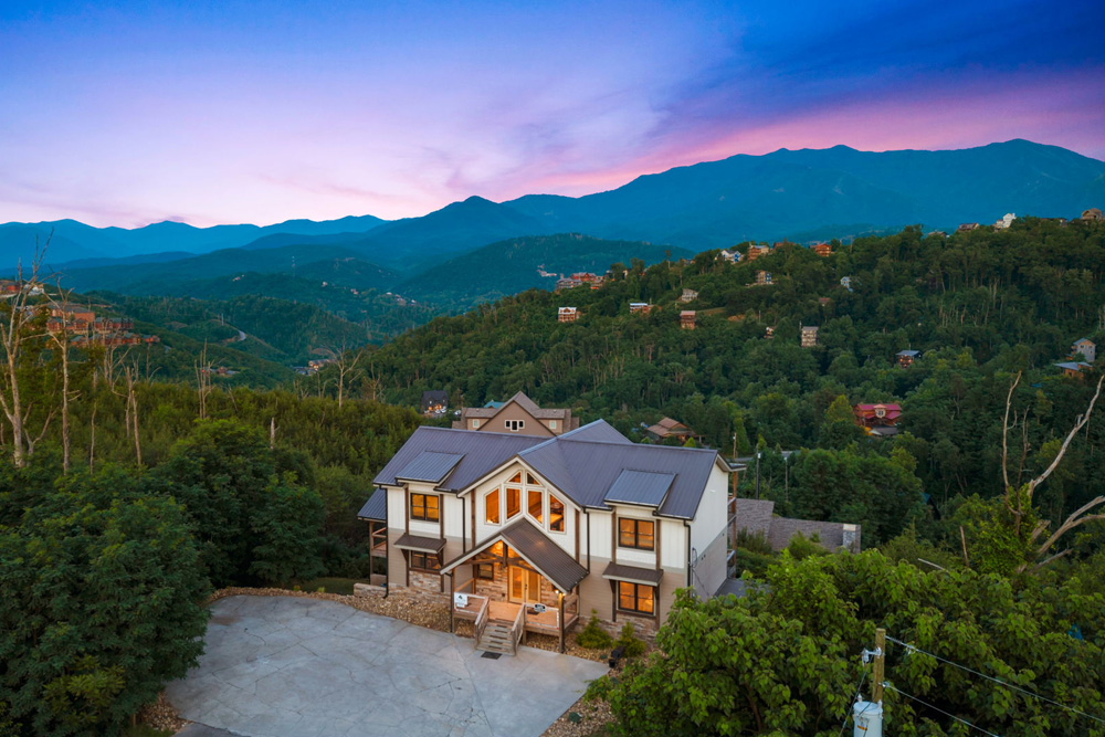 Gatlinburg Splash N Heavenly View Featured