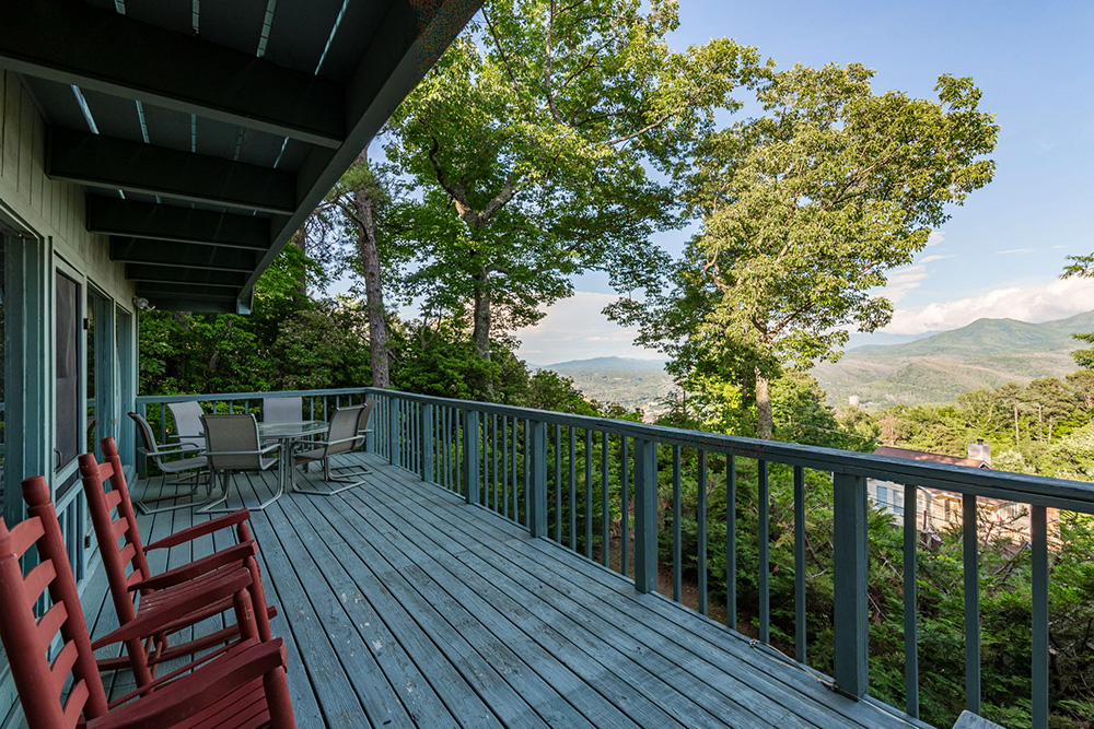 Gatlinburg - A Bear's View - Featured