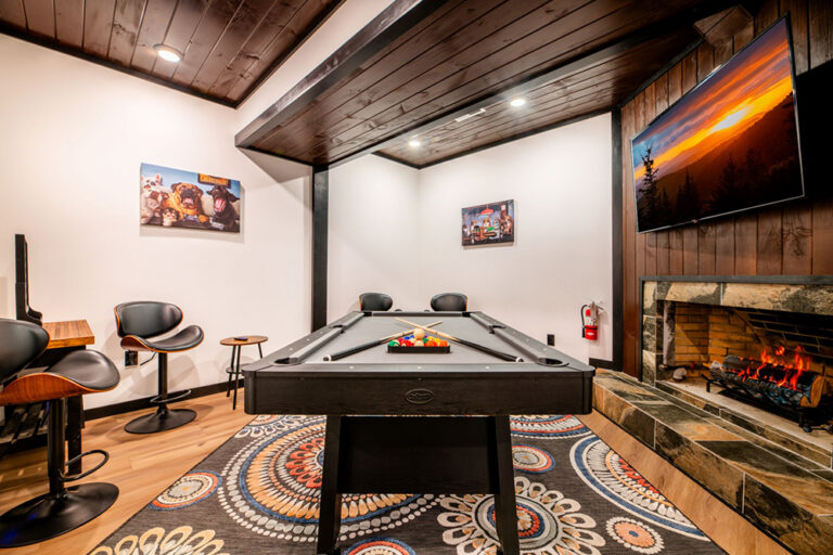 Gatlinburg - Soakin' Up the Views - Featured