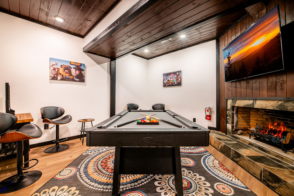 Gatlinburg - Soakin' Up the Views - Featured