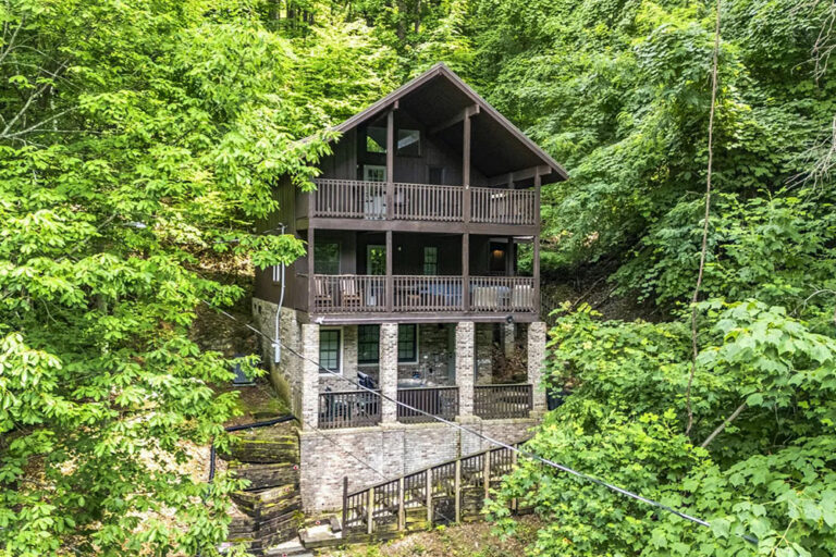 Gatlinburg - A Beary Active Cabin - Featured