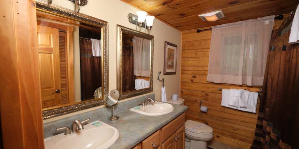 Gatlinburg - Christine's Cabin 1101 - Bathroom
