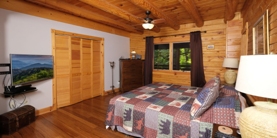 Gatlinburg - Christine's Cabin 1101 - Bedroom