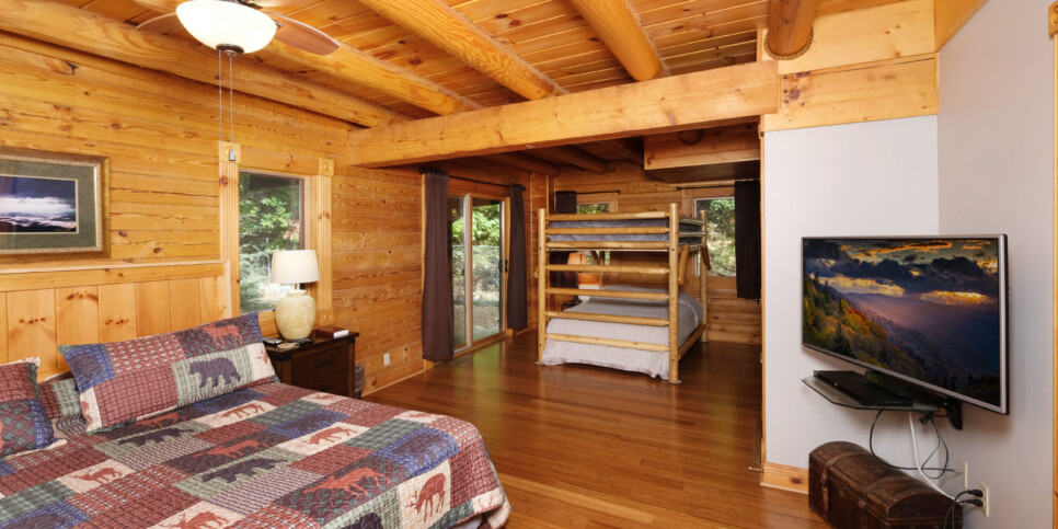Gatlinburg - Christine's Cabin 1101 - Bedroom