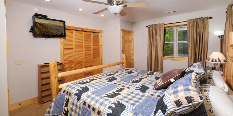Gatlinburg - Christine's Cabin 1101 - Bedroom