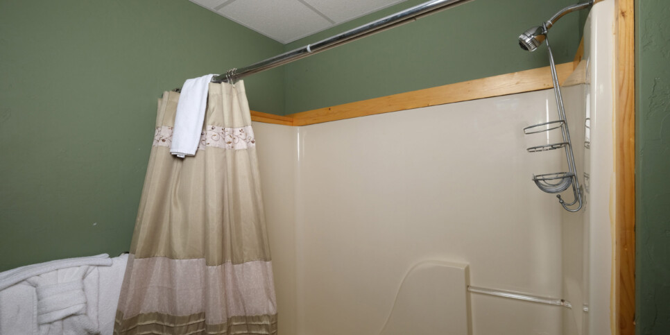 Gatlinburg - Christine's Cabin 1101 - Bathroom