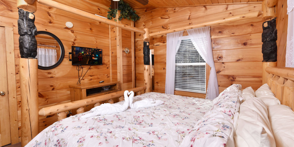 Gatlinburg - A Million Dollar View - Bedroom