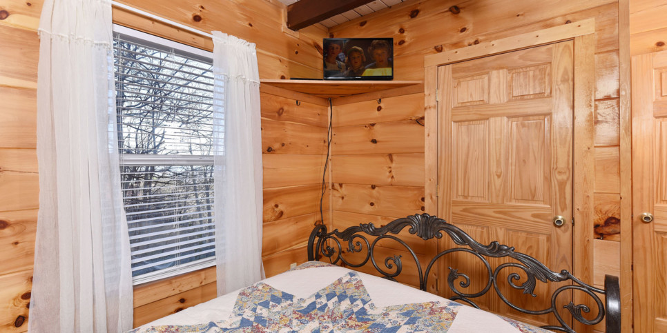 Gatlinburg - A Million Dollar View - Bedroom