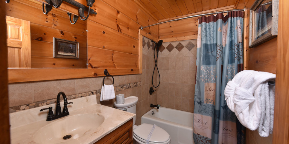 Gatlinburg - A Million Dollar View - Bathroom