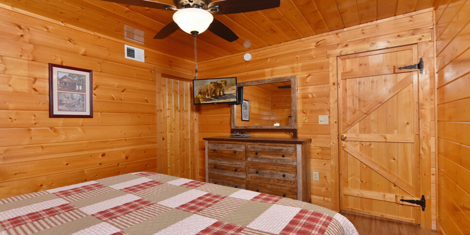 Gatlinburg - Bearfoot Lodge - Bedroom