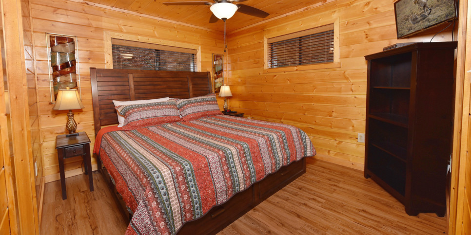 Gatlinburg - Bearfoot Lodge - Bedroom
