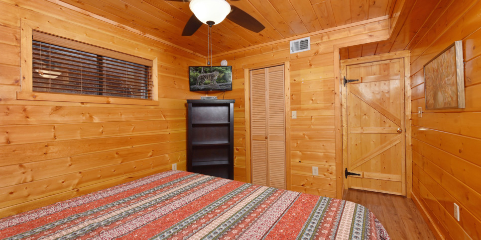 Gatlinburg - Bearfoot Lodge - Bedroom