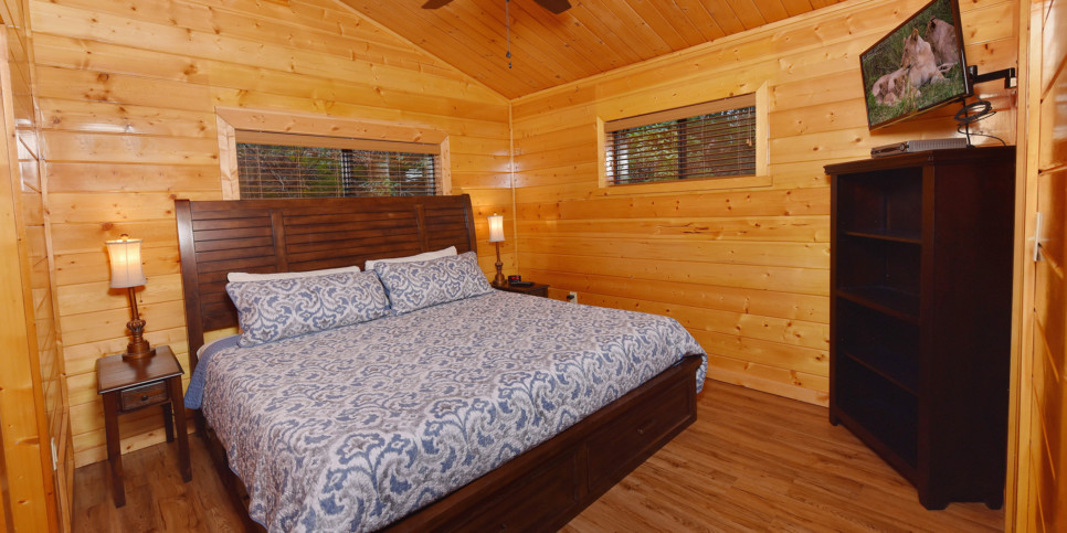 Gatlinburg - Bearfoot Lodge - Bedroom