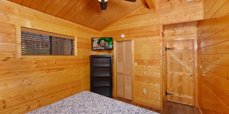 Gatlinburg - Bearfoot Lodge - Bedroom