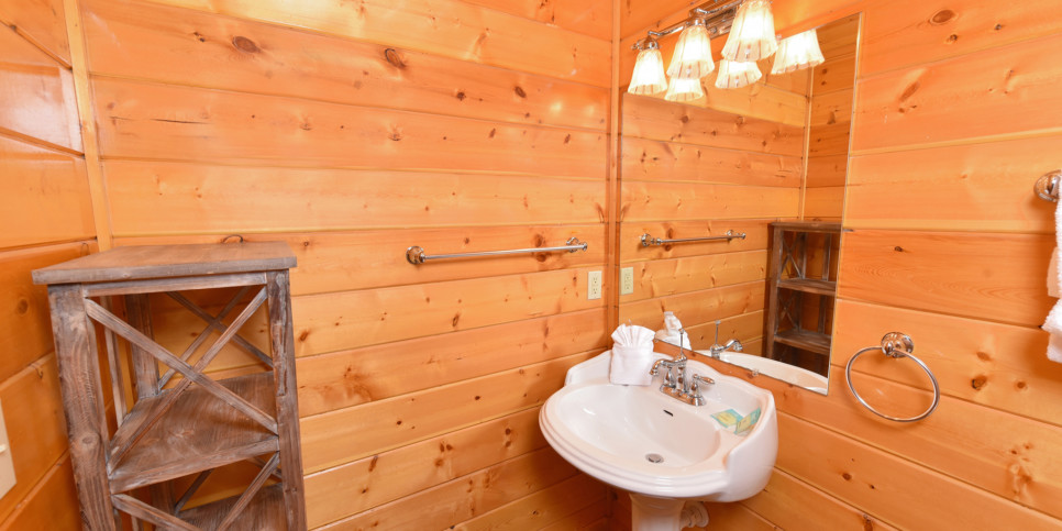 Gatlinburg - Bearfoot Lodge - Bathroom