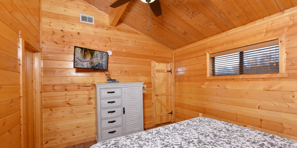 Gatlinburg - Bearfoot Lodge - Bedroom