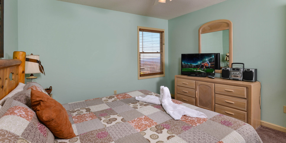 Gatlinburg - Sky High - Bedroom
