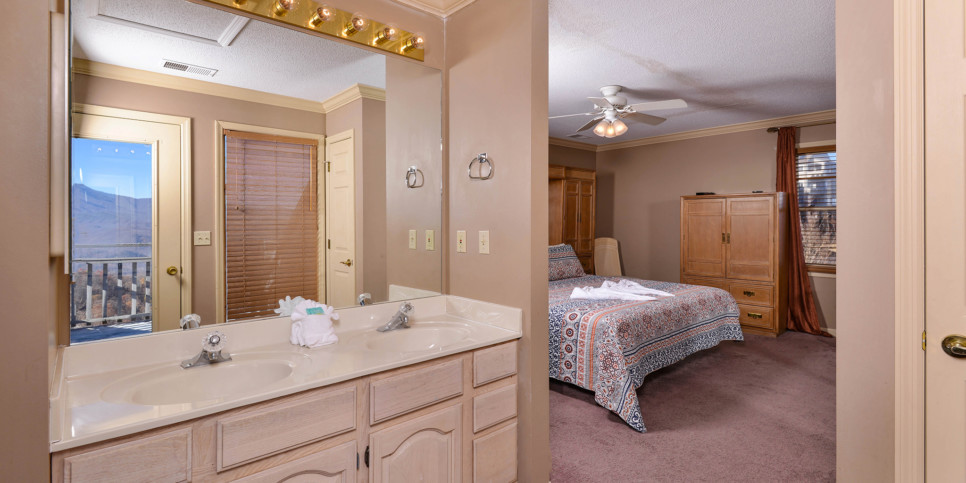 Gatlinburg - Sky High - Bathroom