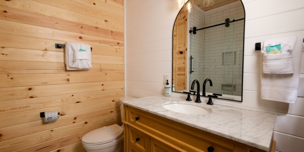 Chalet Village Cabin - Eagle's Nest - Bathroom