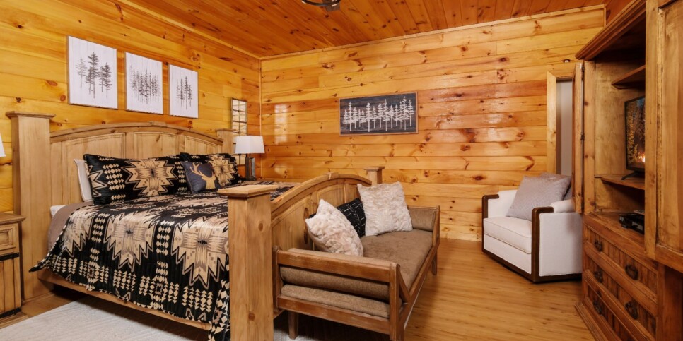 Chalet Village Cabin - Eagle's Nest - Bedroom
