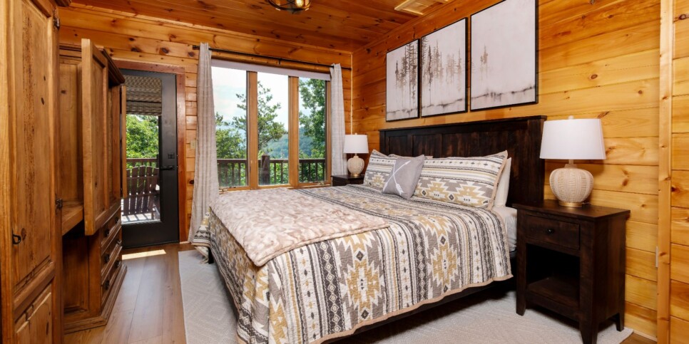 Chalet Village Cabin - Eagle's Nest - Bedroom