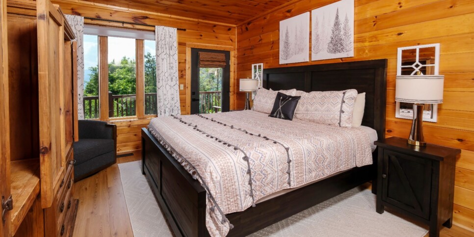 Chalet Village Cabin - Eagle's Nest - Bedroom