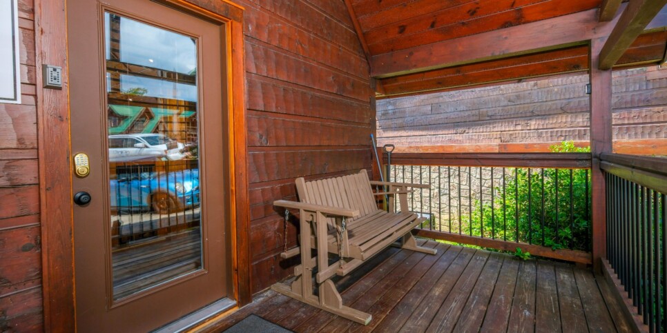 Chalet Village Cabin - Eagle's Nest - Exterior