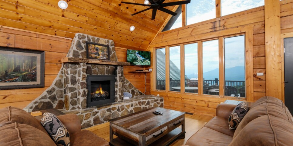 Chalet Village Cabin - Eagle's Nest - Living Room