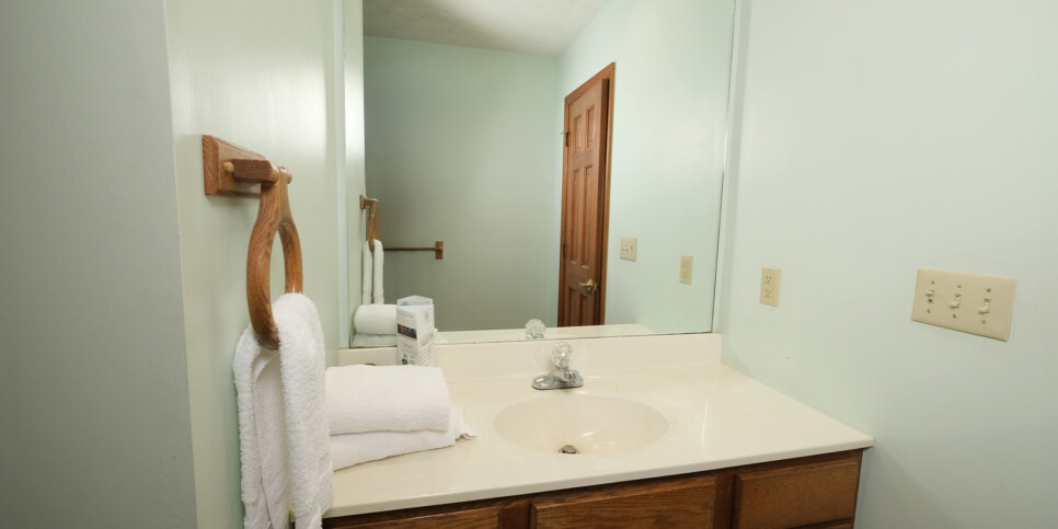 Gatlinburg - Bonnie and Clyde - Bathroom