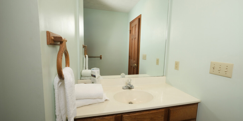 Gatlinburg - Bonnie and Clyde - Bathroom