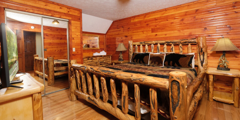 Gatlinburg - Bonnie and Clyde - Bedroom