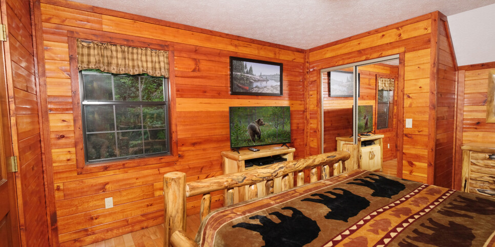 Gatlinburg - Bonnie and Clyde - Bedroom