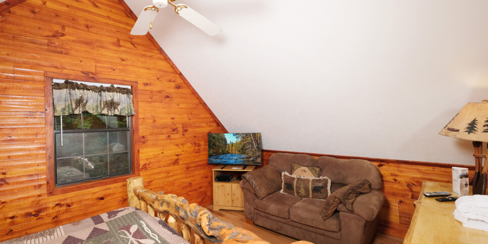 Gatlinburg - Bonnie and Clyde - Bedroom