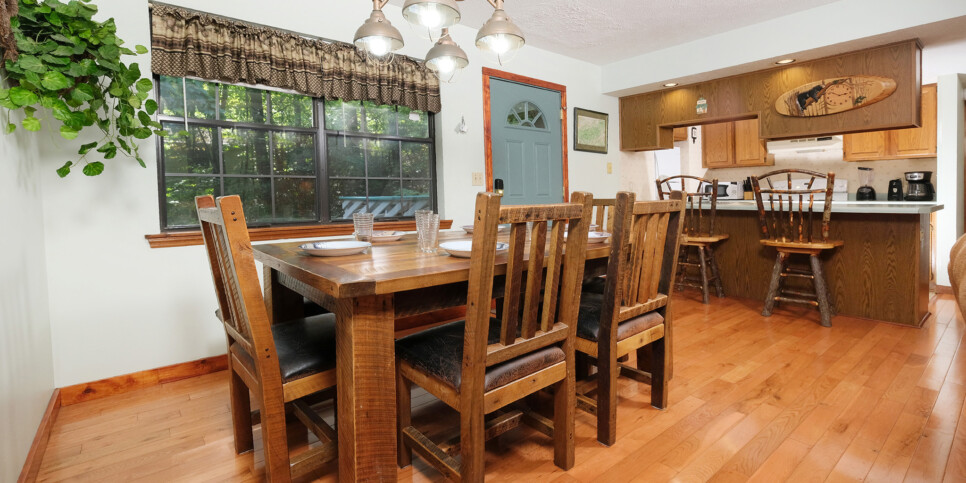 Gatlinburg - Bonnie and Clyde - Kitchen