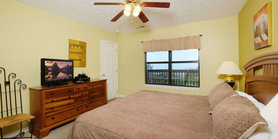 Gatlinburg - Among the Clouds - Bedroom