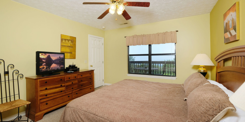 Gatlinburg - Among the Clouds - Bedroom