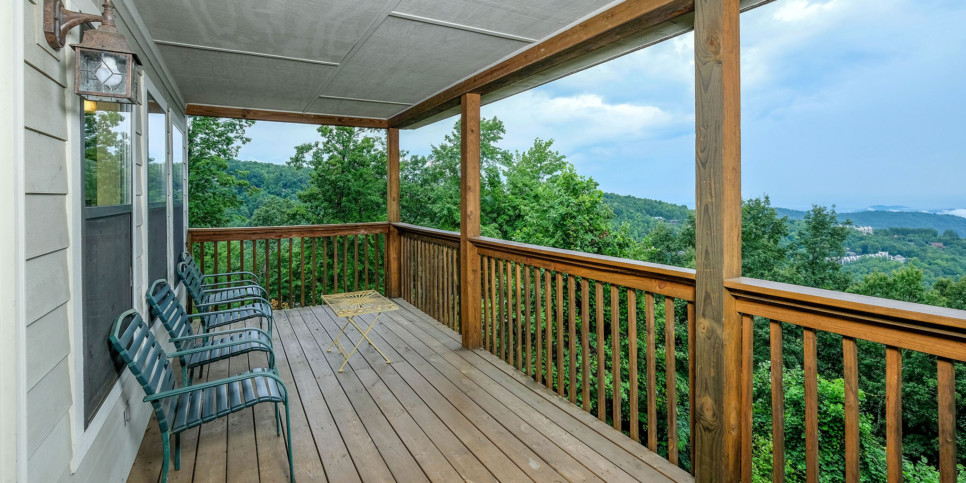 Gatlinburg - Among the Clouds - Exterior