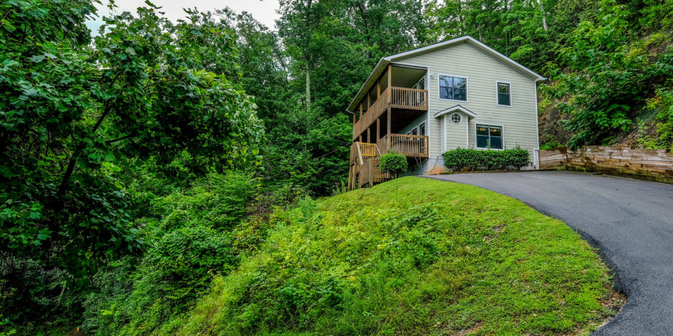 Gatlinburg - Among the Clouds - Exterior