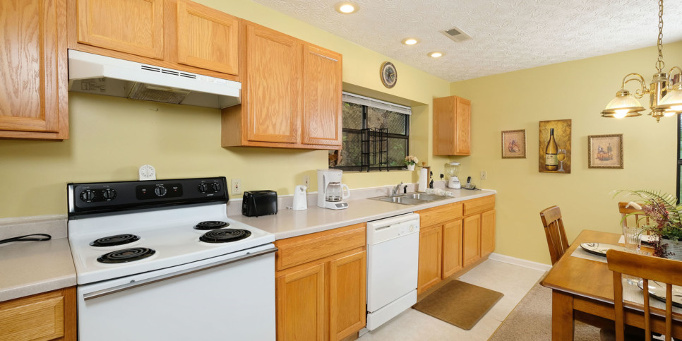 Gatlinburg - Among the Clouds - Kitchen