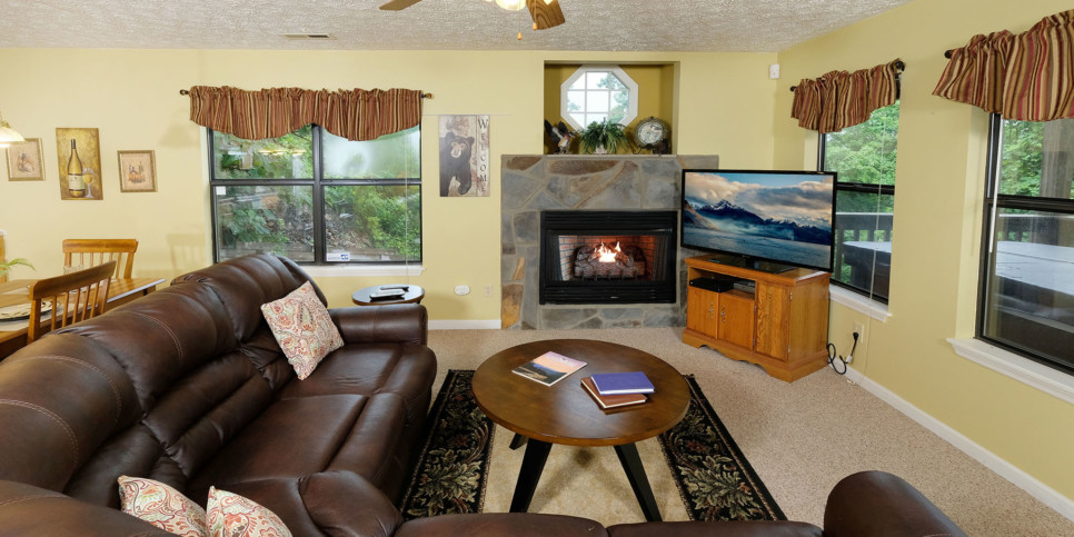 Gatlinburg - Among the Clouds - Living Room